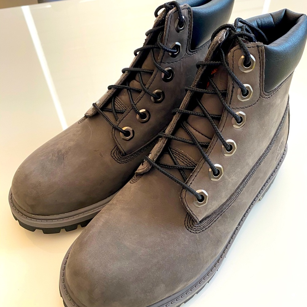 BNWB TIMBERLAND BOOTS GREY SIZE 4 JUNIORS